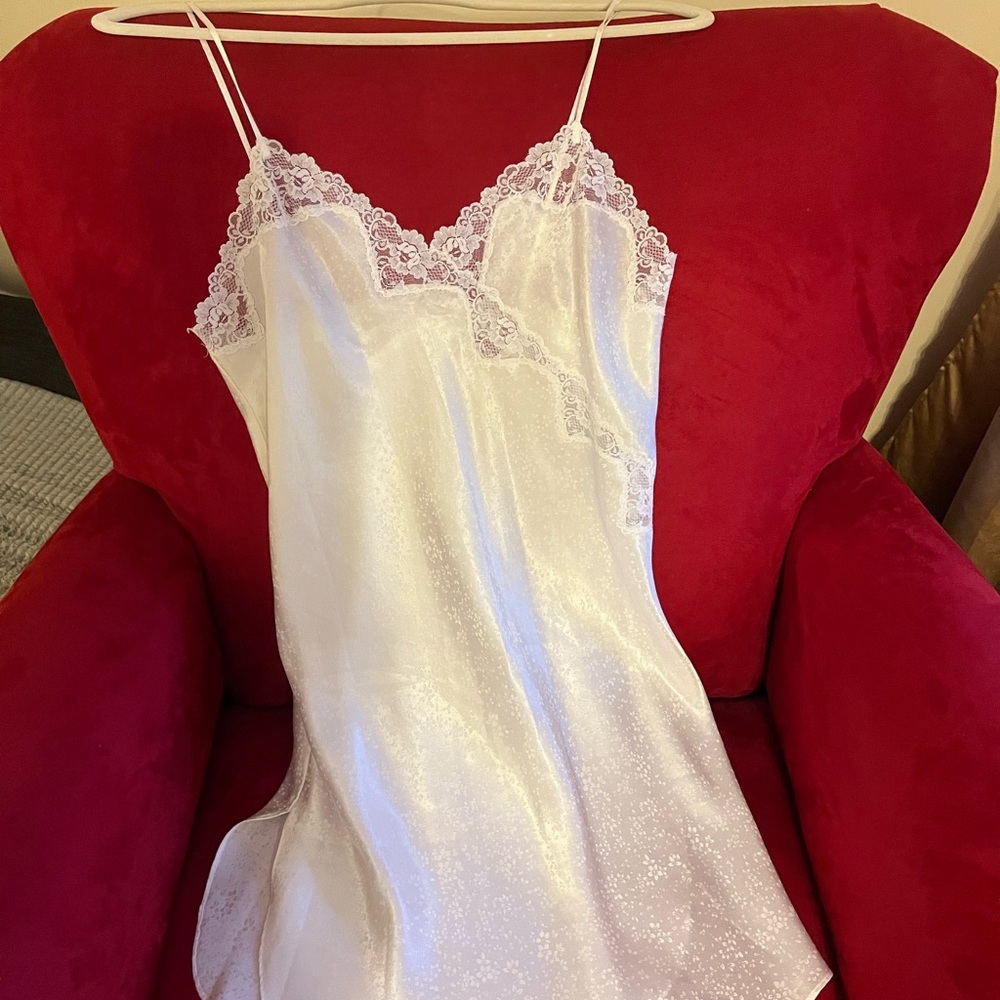 Laura Adams Satin look Chemise with Lace Trim Small